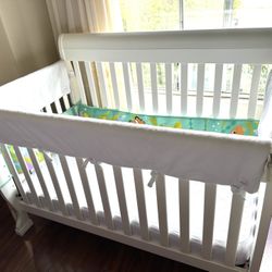 White Baby Crib With Mattress and crib protector/liner