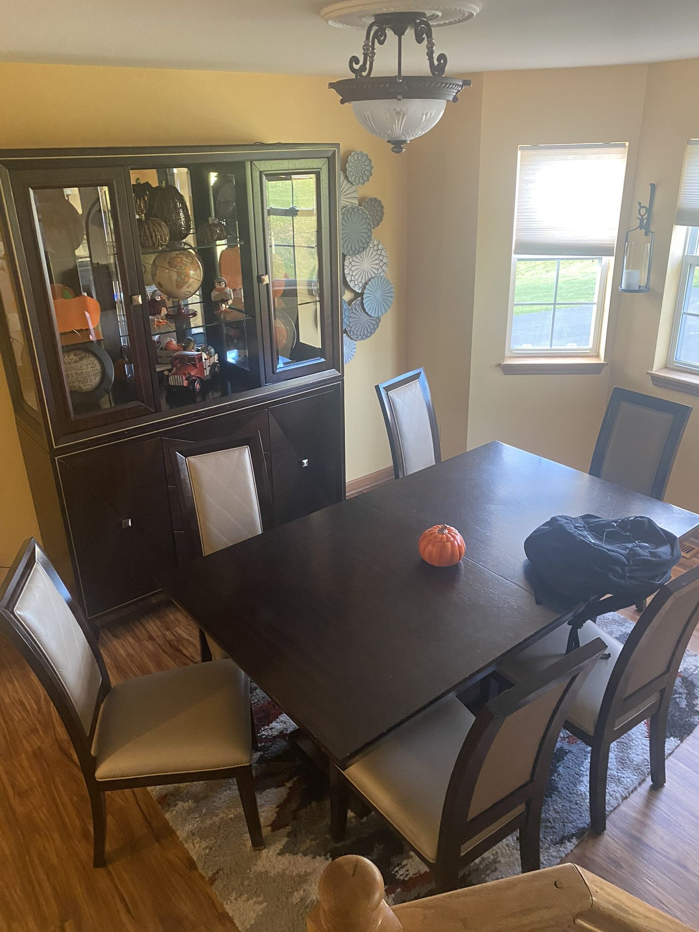 Dining Room Table With 6 Chairs And Hutch