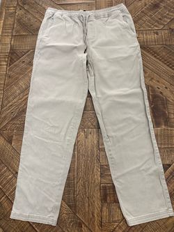 Men’s khaki pants