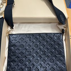 Louis Vuitton Coussin MM Bag for Sale in Boca Raton, FL - OfferUp
