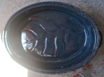 Small Enamel Roasting Pan with Lid – Heavy‑Duty – Excellent Condition