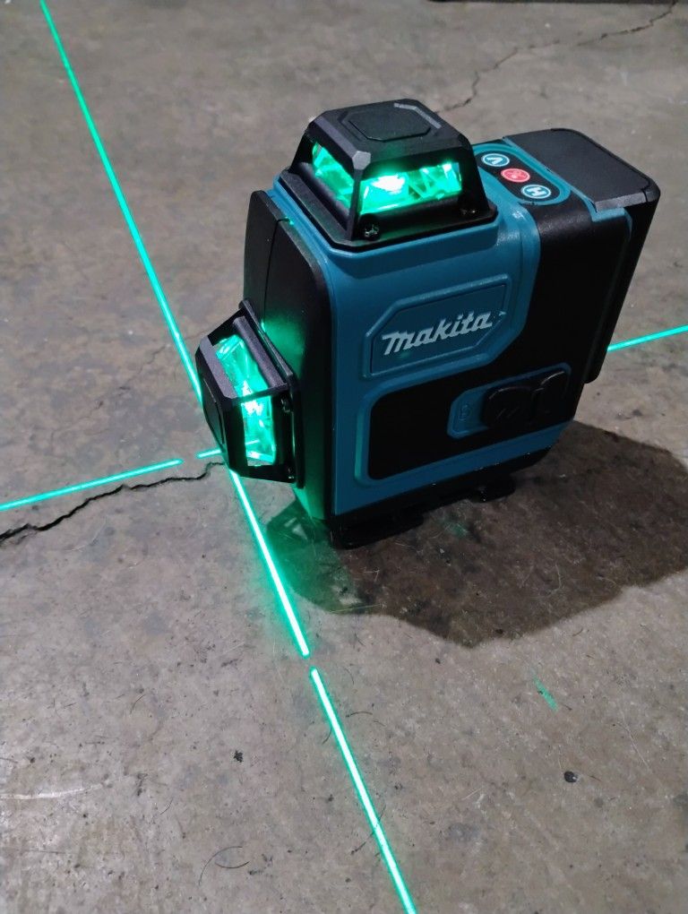 Makita High-Precision 16-Line 360 Horizontal Vertical Cross Level Green Light La