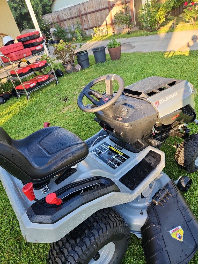 Murray MT100 42 in. 13.5 HP 500cc E1350 Series Briggs and Stratton