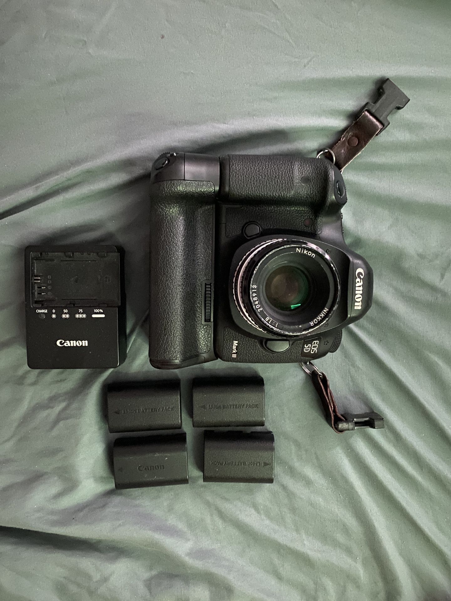 Canon 5D Mark 3 with 4 batteries / battery grip / charger (no lens)