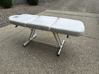 Adjustable Esthetician Table