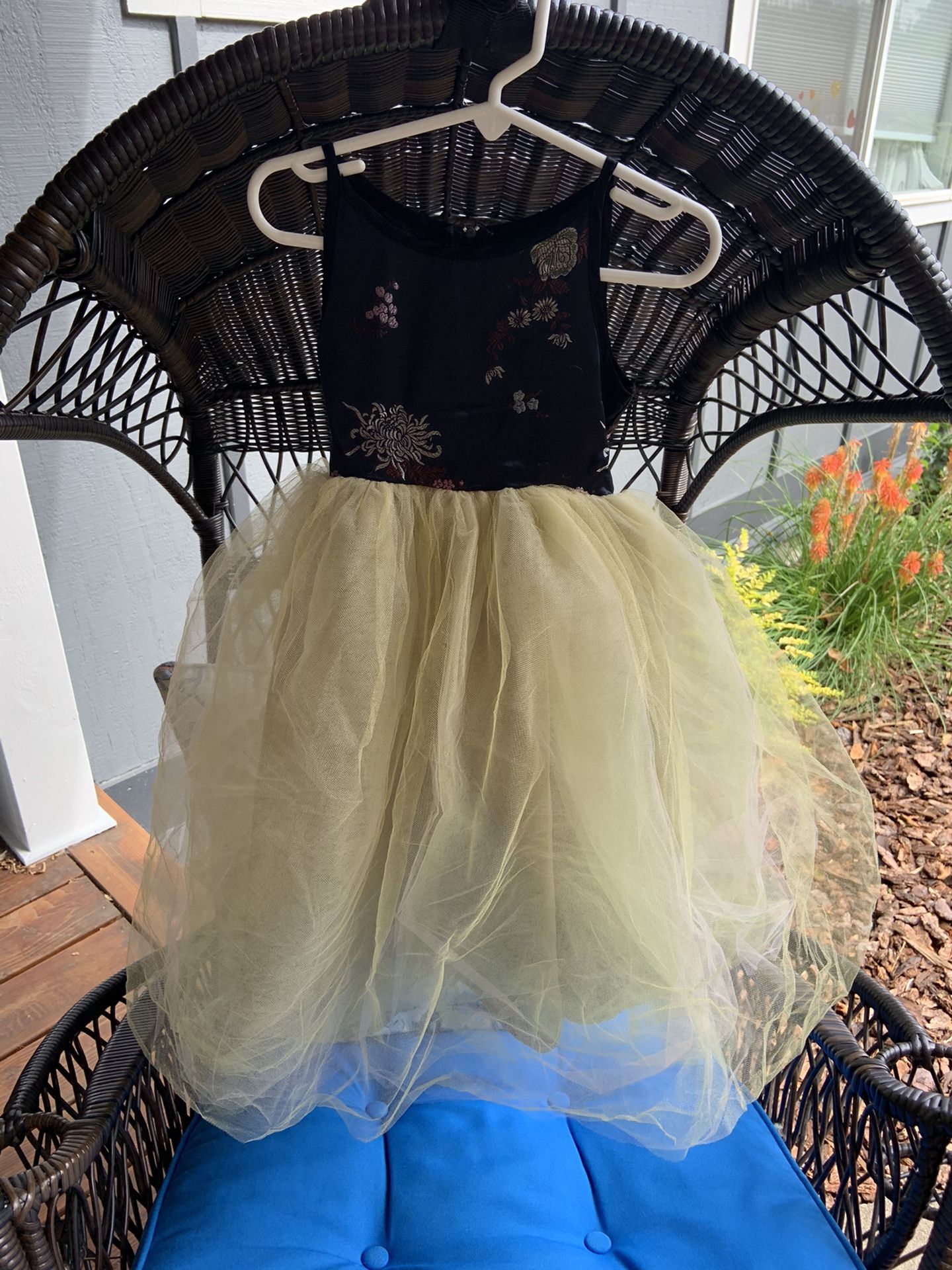 Little girls dress-size 4