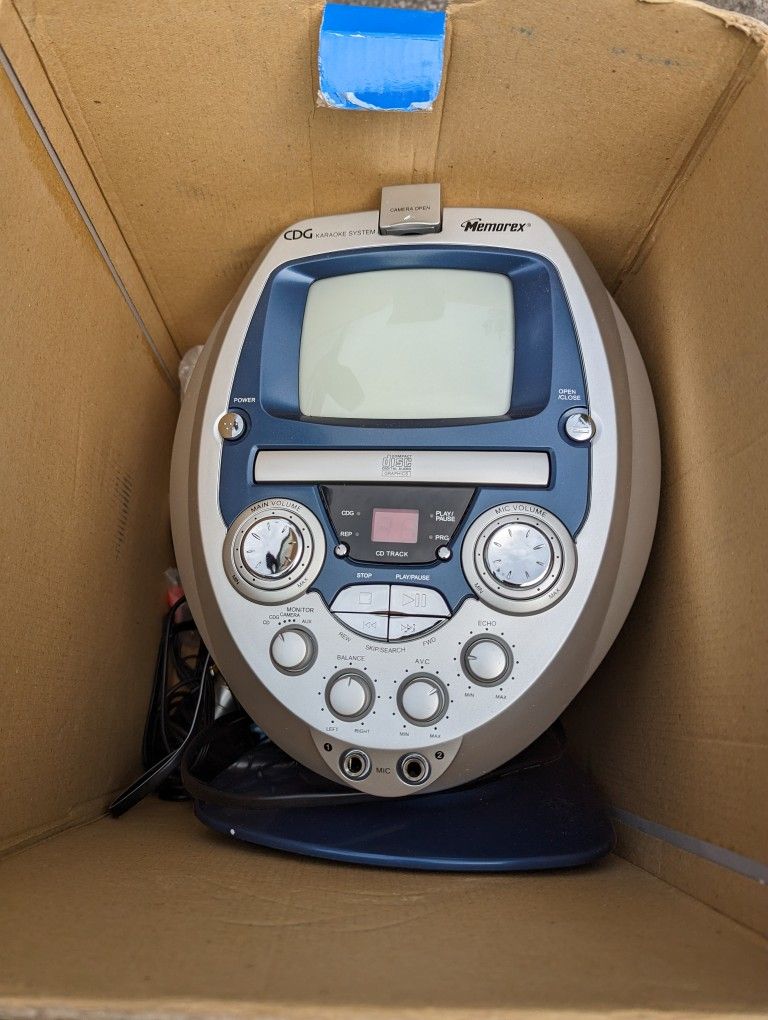 Memorex CD+G All In One LCD Display Karaoke System w/ Camera MKS8502