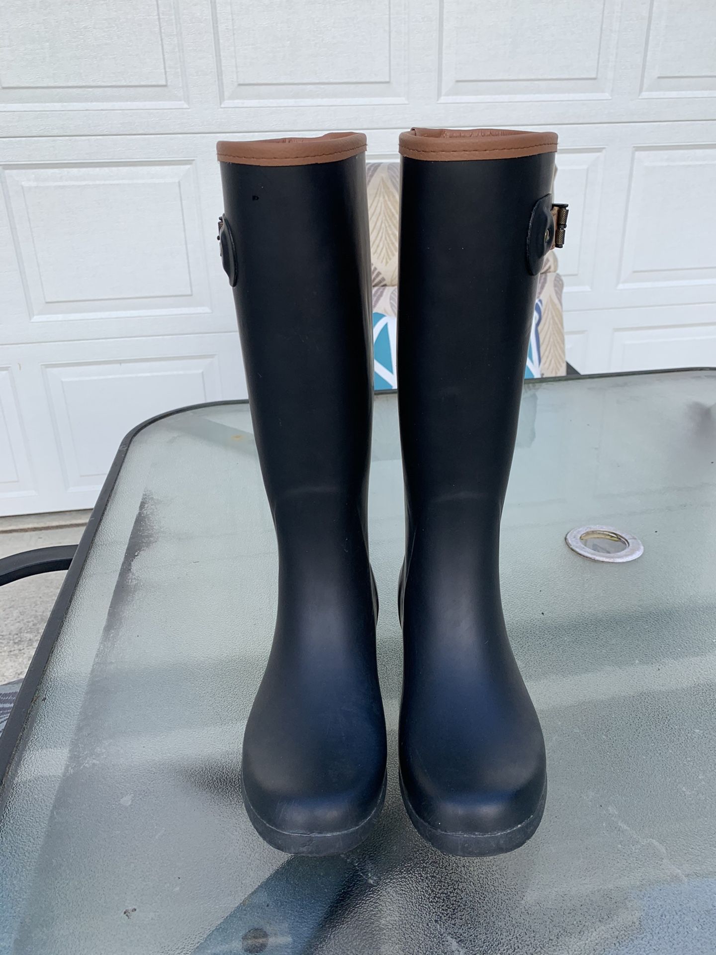 Black rain boots size 8