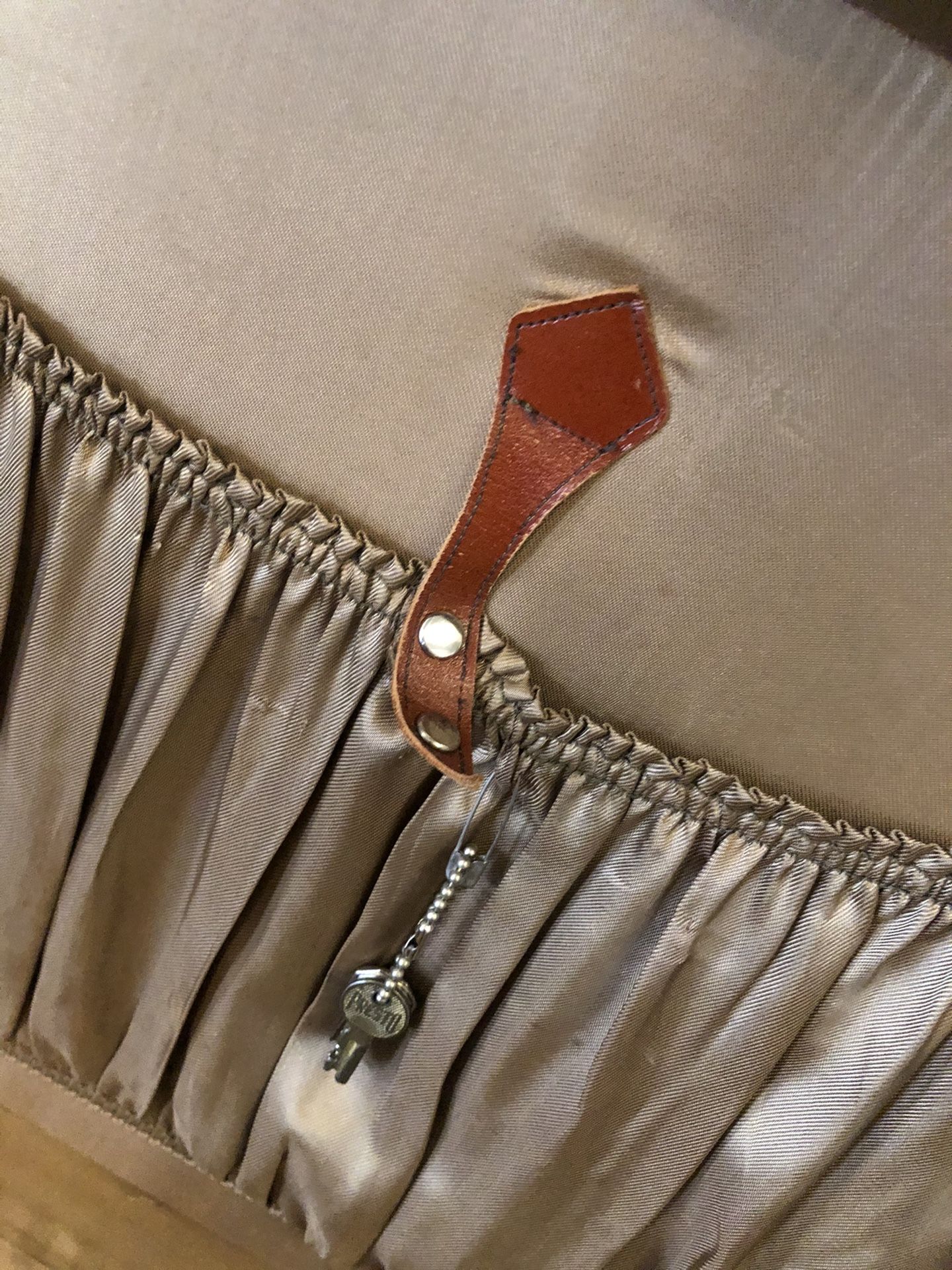 Antique vintage leather luggage original and very old ,down town miami area 33128 , $50 , 18x10x18in Collectibles & Art