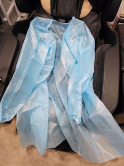 New Sealed Pkg of 10 New Isolation gowns