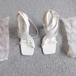 Public Desire Croc-Embossed Leather Bring It Strappy Square Toe Heels Size 7 White