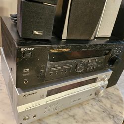 (2) Receivers , (2) Subwoofer, 4 Speakers. Amazing Sound.