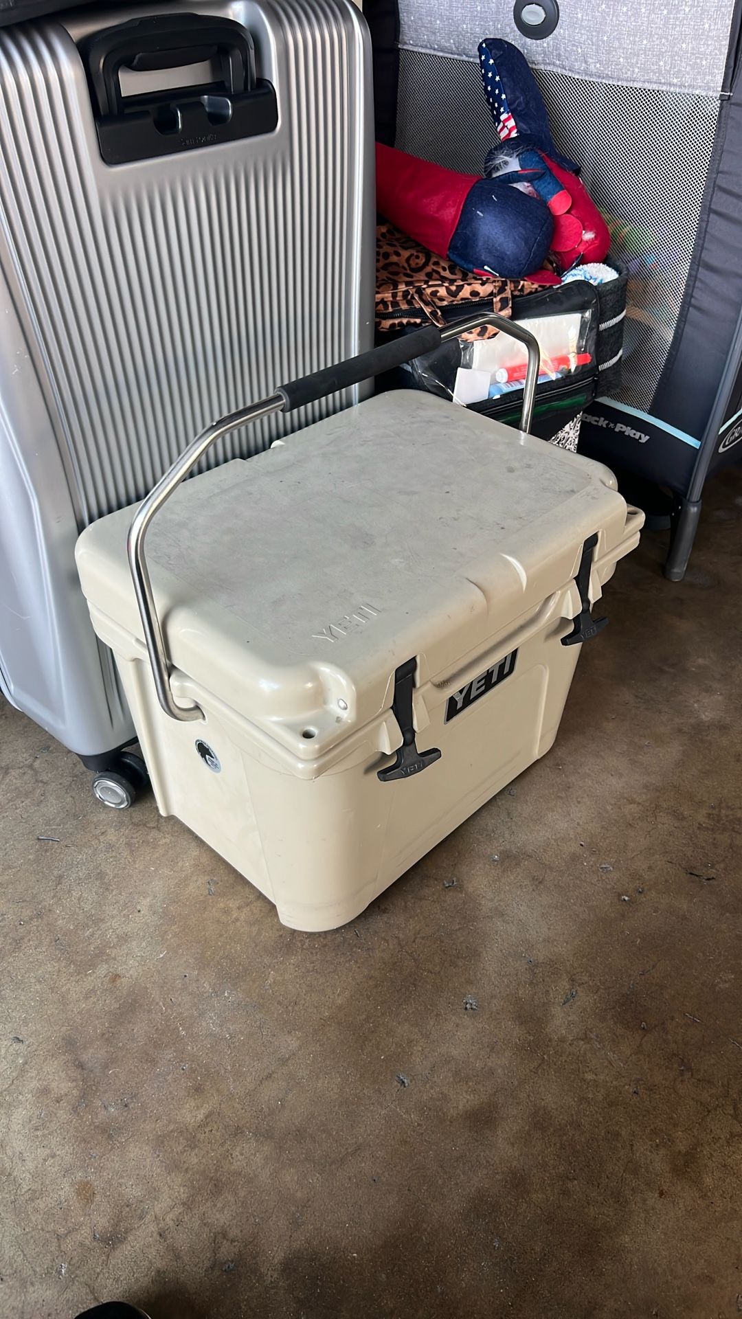 Used Yeti Roadie 20 Cooler Tan Discontinued