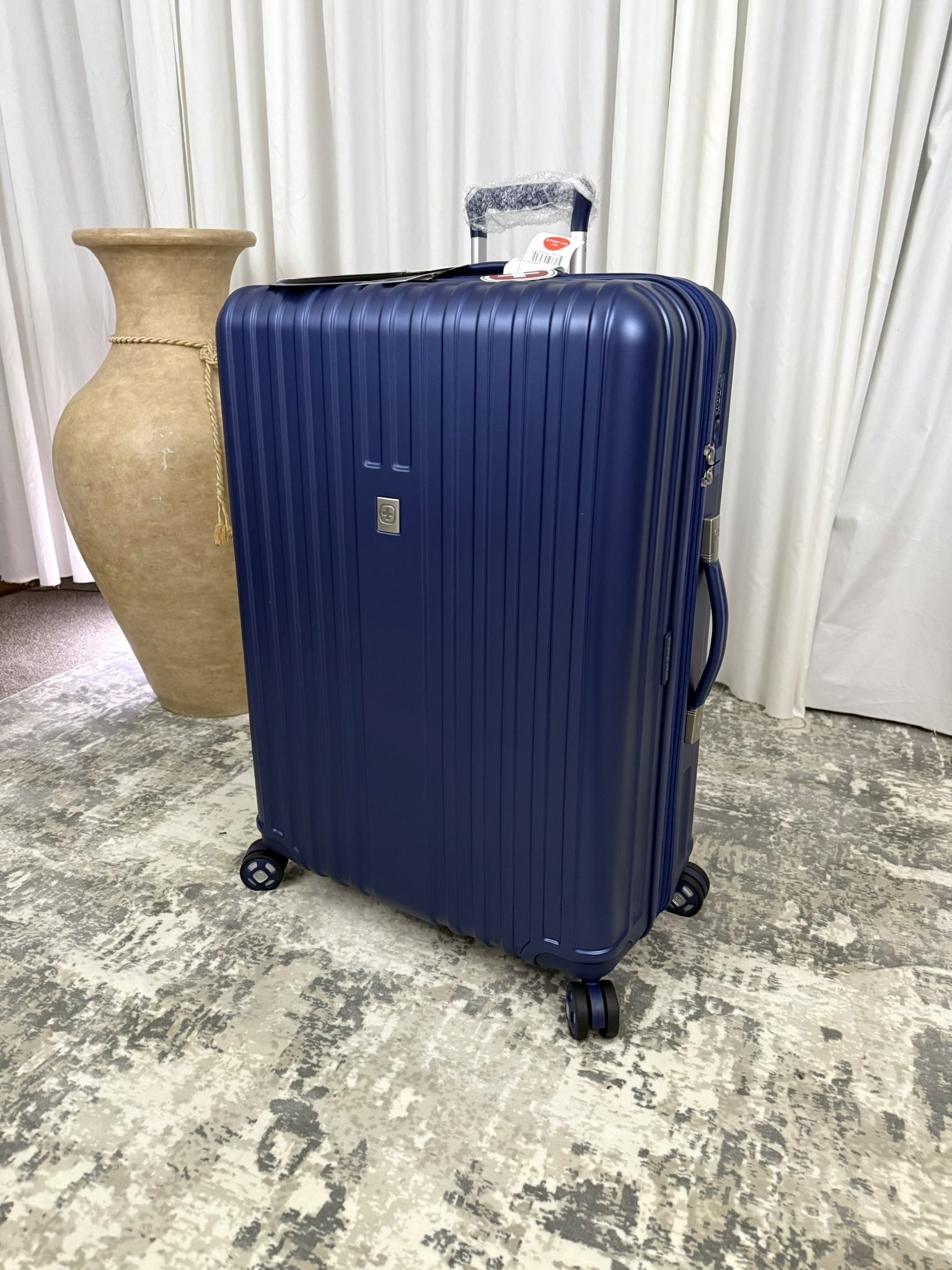 SwissGear Hardside Expandable Luggage with Spinner Wheels and TSA Lock, Gunmetal, Checked-Large