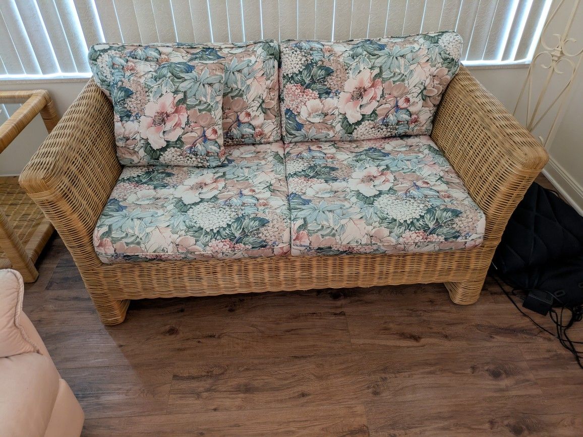 2 seater Wicker Chair And Wicker Cocktail Table