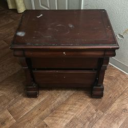 3 Drawer Night Stand /dresser