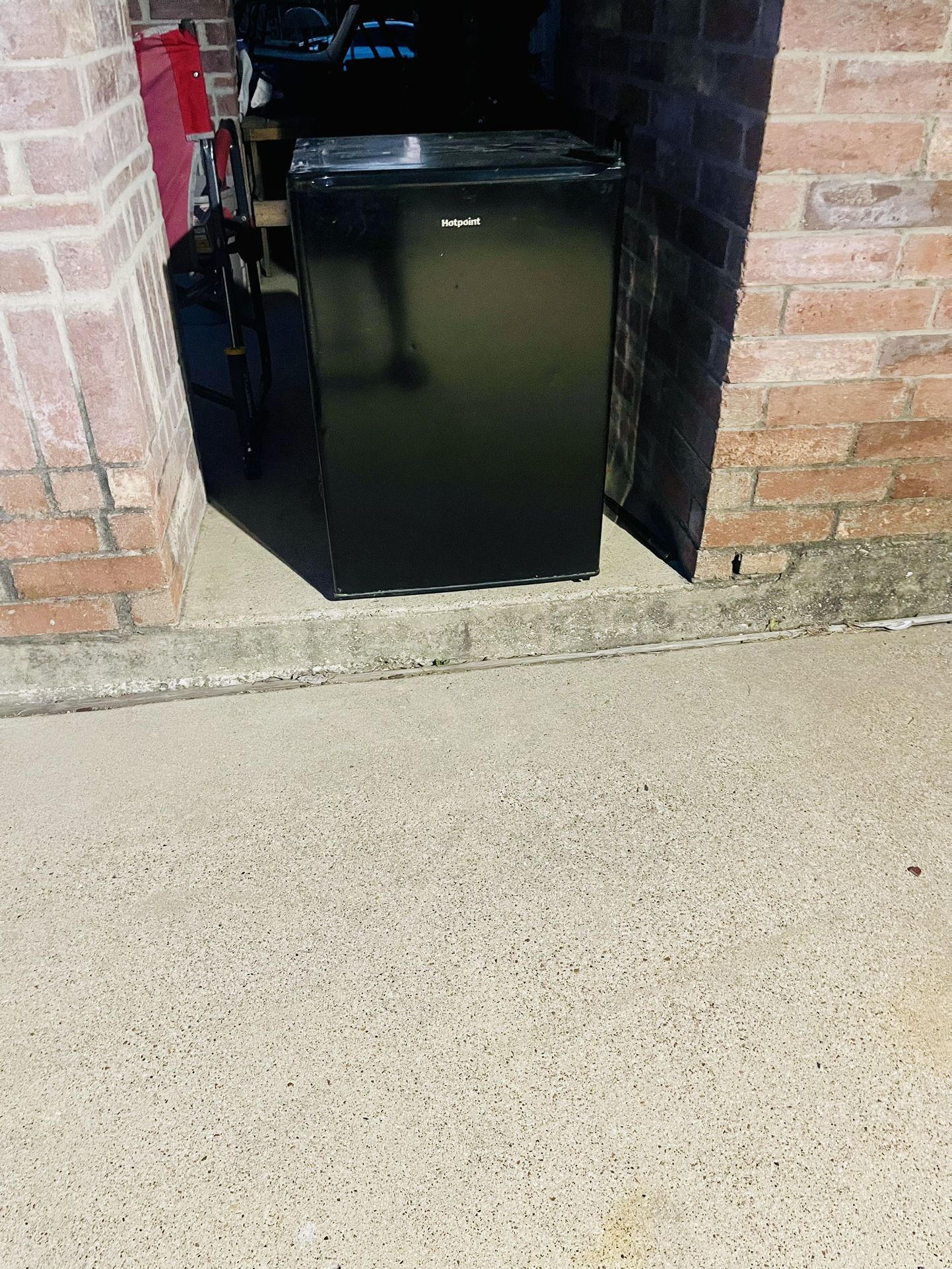 Hotpoint Mini-Fridge