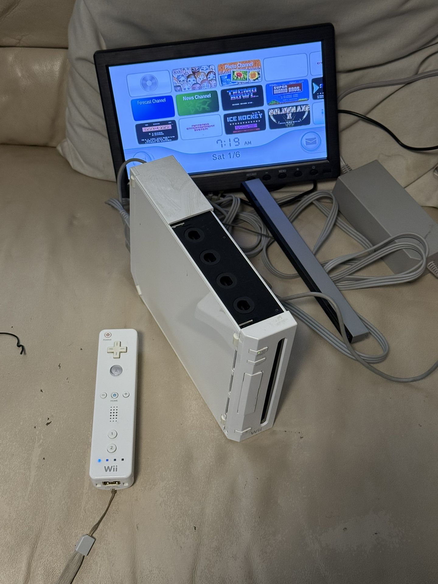 Wii System , With Cords And Controller ( Not Working )