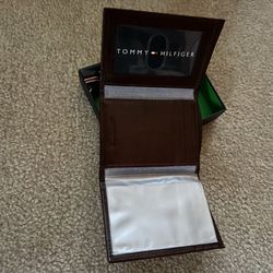 Tommy Hilfiger Men’s Trifold Wallet