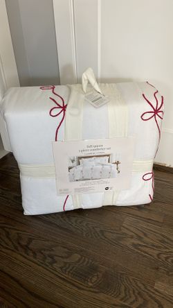 Full queen, three-piece comforter, set red embroidered Bose