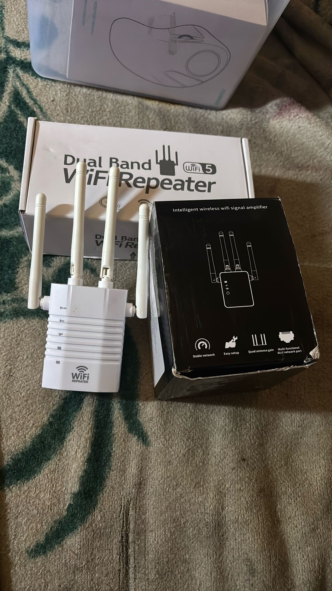 Wireless WiFi repeaters