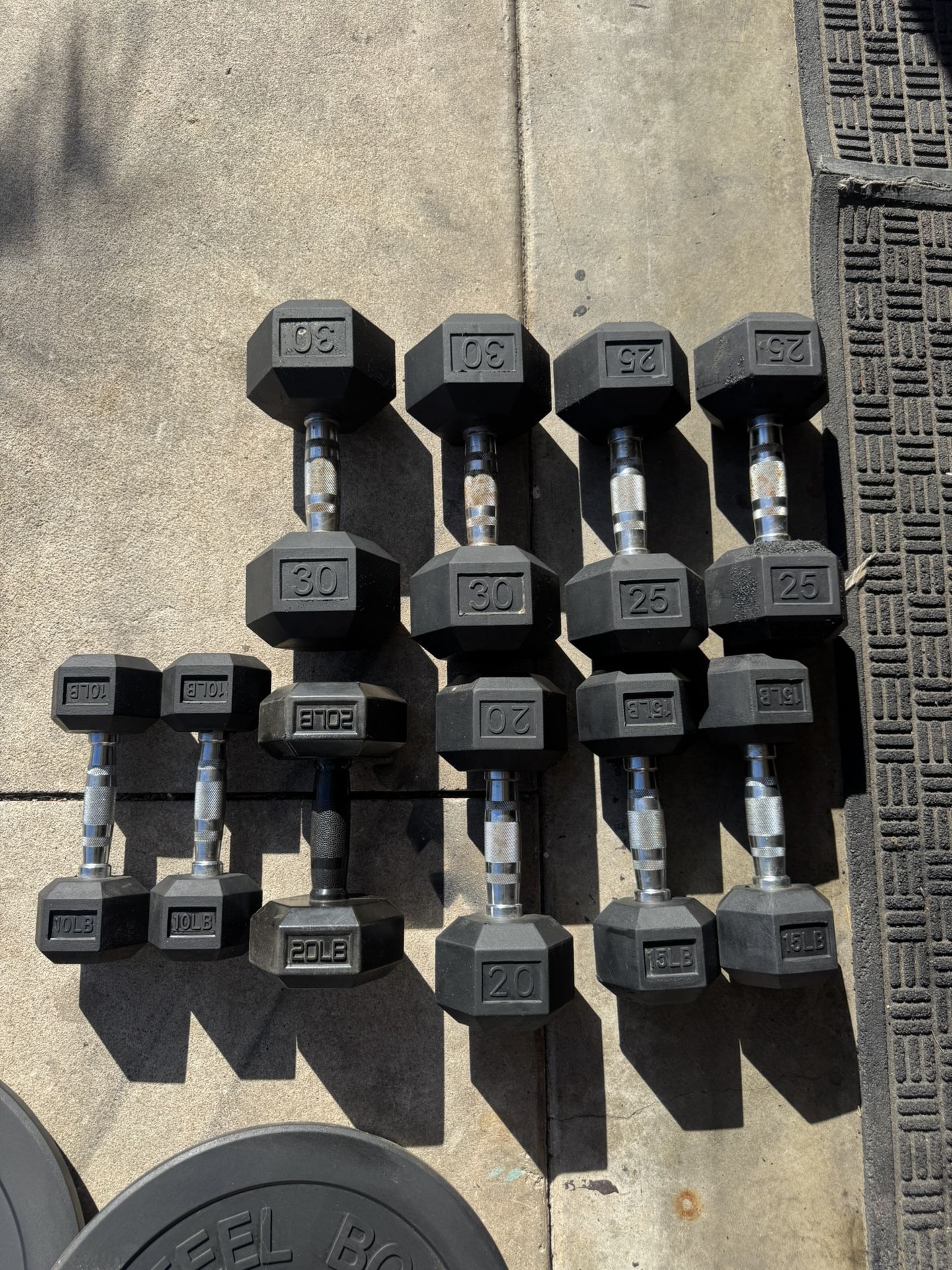 Dumbbells 10-30lbs rubber hex 200lbs total