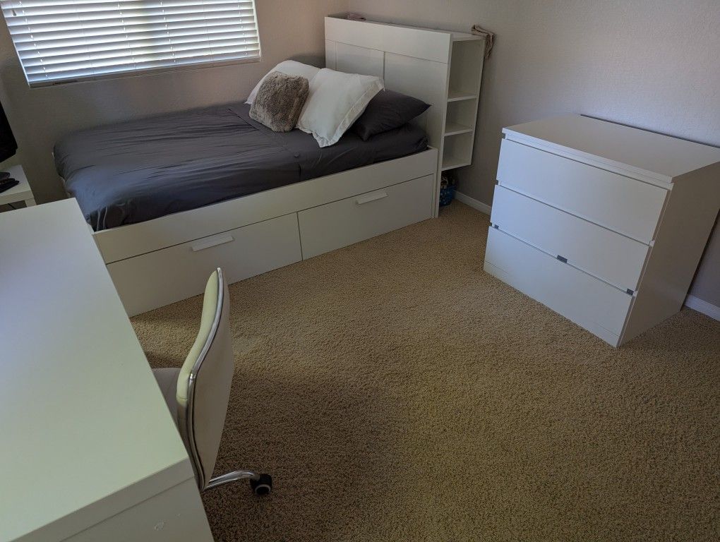 Bedroom Furniture Set 