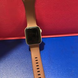 Apple Watch SE 2nd Generation (GPS + Cellular) 40mm Aluminum Case with Starlight Sport Band - S/M - Starlight - (2022)