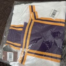 mitchell &ness size xl lakers shorts 