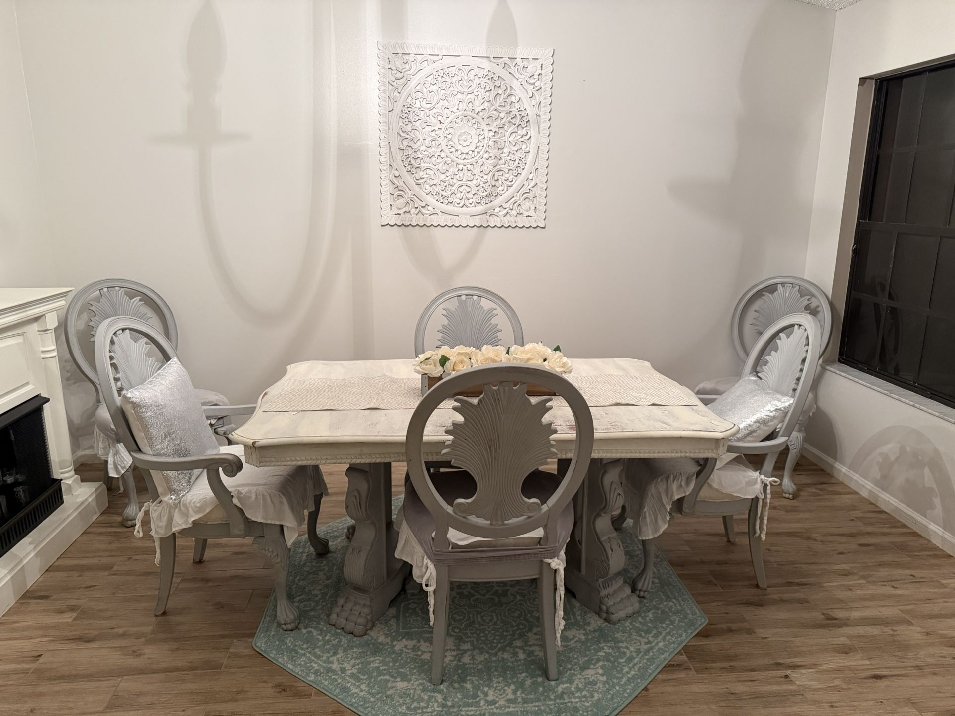 Dining Room Table And 6 Chairs