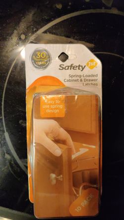 Cabinet drawer latches