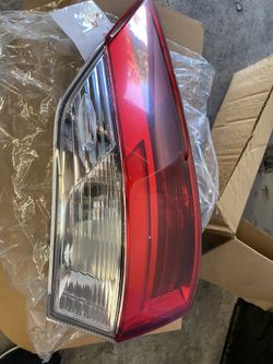 2014-2017 Toyota Highlander left tail light