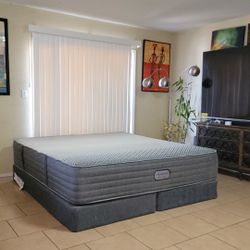VERY NICE LIKE NEW KING SIZE BEAUTYREST BEYOND HYBRID MATTRESS AND BOXSPRINGS FOR SALE! IN EXCELLENT CONDITION, FREE DELIVERY 