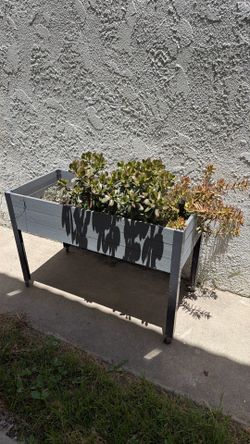 Planter box