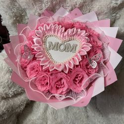 pink and white bouquet 