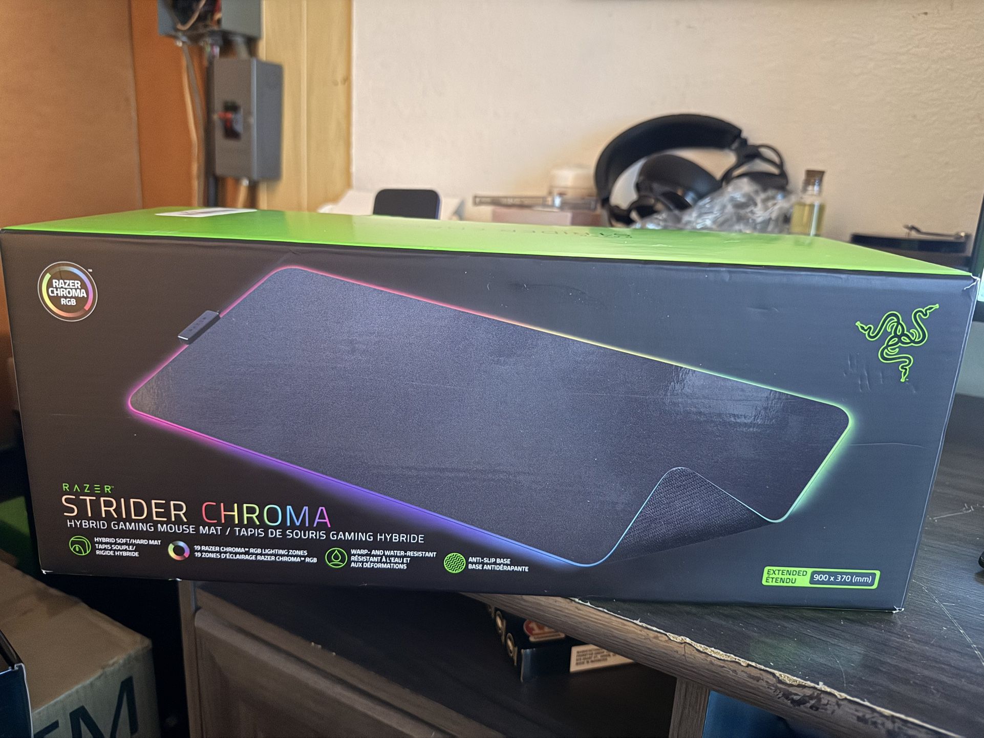 Razer Strider Chroma Large 