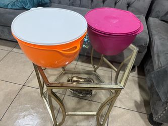 Tupperware bowls with lids