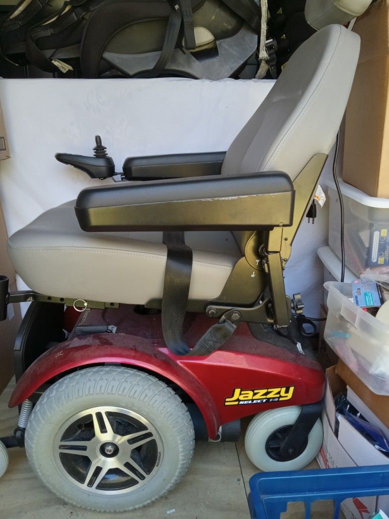 Jazzy Select 14 Mobility Scooter. Needs Batteries Hardly Used