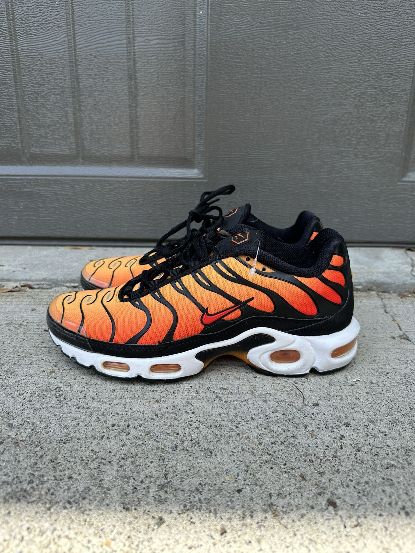 Size 8 Nike Air Max TN Plus Sunset 2018 Hyper Blue 90 95 97 1 Light 96 98 93. Just no box. They are In fantastic shape for Sale in Duluth, GA - OfferUp