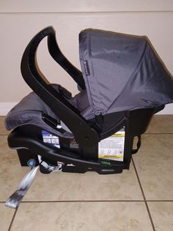 Baby Trend Lightweight EZ-Lift PLUS 35 Infant Car Seat with Base