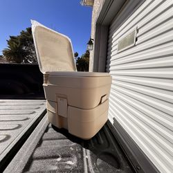 Portable toilet