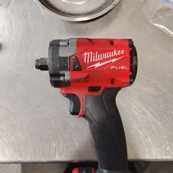 Milwaukee 1/2 Stubby Battery Impact 