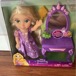 Disney Princess Rapunzul Doll & Vanity