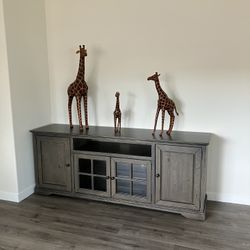 TV Stand 82”