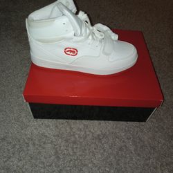 New In Box Ecko Men Size 9 White Or Black 4o2 383 391o 