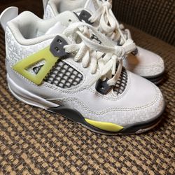 Jordan 4s 11c BRAND NEW NEVER WORN
