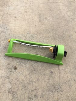 Oscillating sprinkler