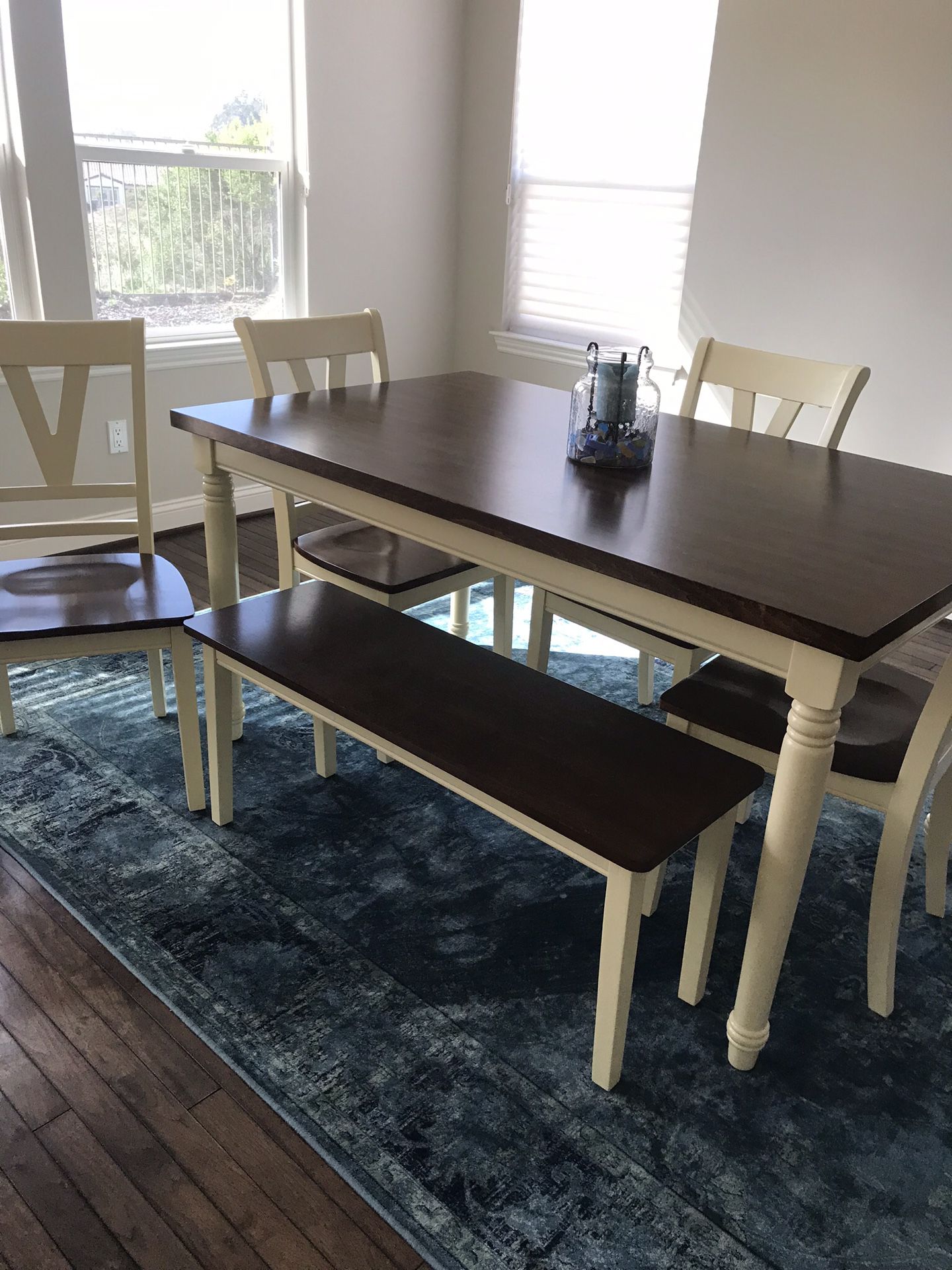 DININGROOM SET W/FOUR CHAIRS & BENCH