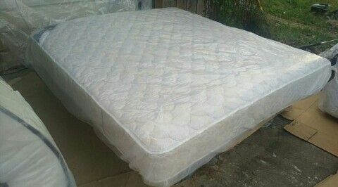 Serta Northstar Indulgence Double Pillow Top King Size Mattress & Box Springs