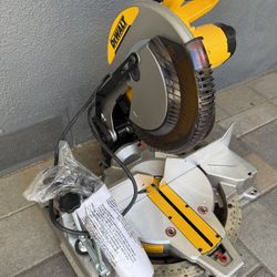  Dewalt DWS715 12in Single-Bevel Compound Miter Saw